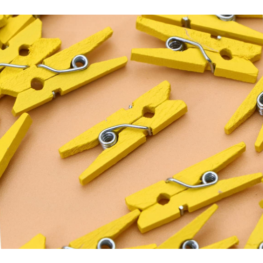 Mini Prendedor de Madeira Amarelo 2,5cm - 50 Unidades - Rizzo Distribuidora