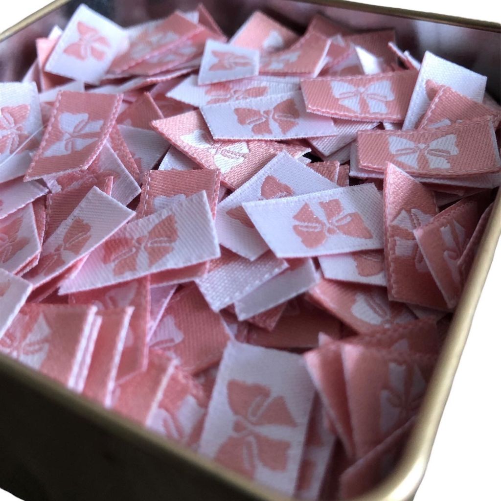 300 unidades Etiqueta Rosa chá bordada em alta definição