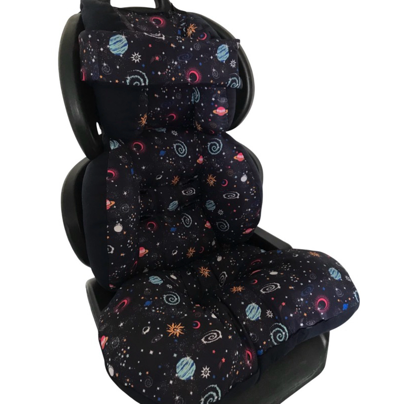 capa colchonete para cadeirinha de carro astronauta com  faixa soneca de 25 a 36 kg
