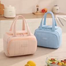 Lancheira Térmica TMZ14968 , Isolada Com Vários Bolsos E Design Isolado , À Prova Dágua
